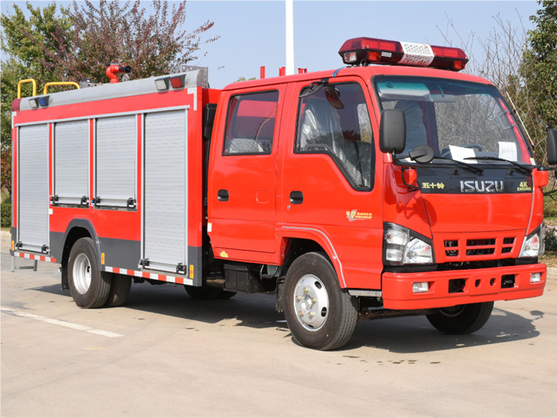 5方水罐消防车_东风多利卡D7双排水罐消防车内饰配放：合适现代年轻人的时髦审美潮？应急电源车厂家